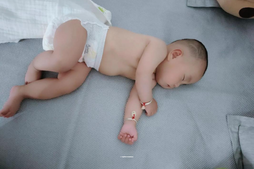 沧县六个月宝宝眼睛散光